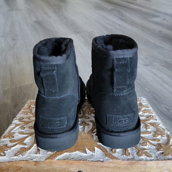 UGG Classic Mini Side Logo Suede Boot - Picture 5 of 9